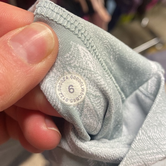 22 -Lululemon Swift Speed High-Rise Crop 21"
Reverberate Chevron Jacquard Silver - Picture 5 of 5